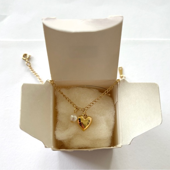 1980s Avon sentimental accent golden chain bracelet with heart and faux pearl - Picture 8 of 15